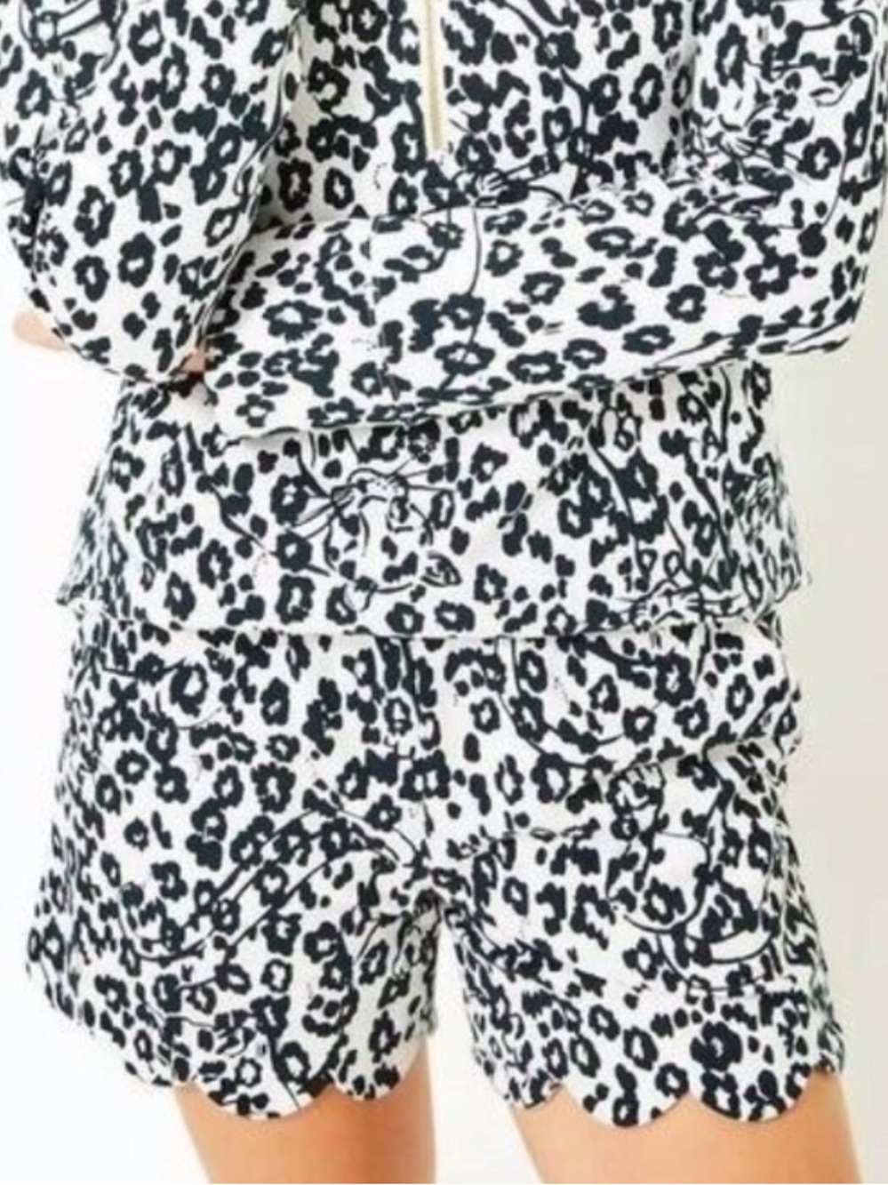 Lilly Pulitzer Leva Knit Short in Coconut Let’s Pawty Mid Rise Terry Large